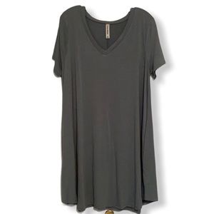 NWOT! Pretty tunic with side pockets! Never worn!